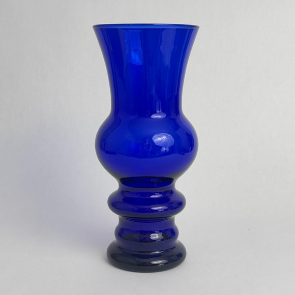 Mid Century Modern Minimalist Cobalt Blue Curvy Tubular 9” Glass Vase Modern Art - Picture 2 of 8